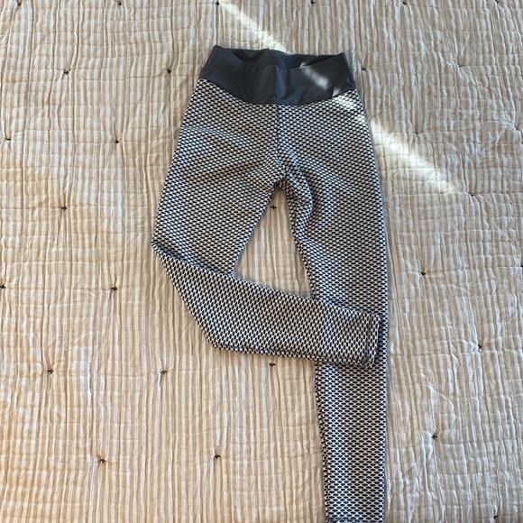 Reosse Leggings for Women, small, butt enhancing, yoga - Picture 2 of 5